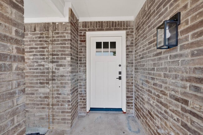 Photo - 2200 Winona Dr