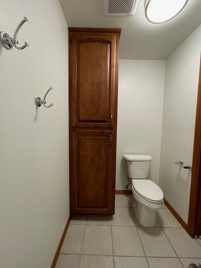 Note: Picture is similar to unit 2032 - 2032 River Point Ct