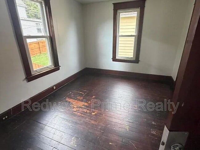 Photo - 724 Russell Ave