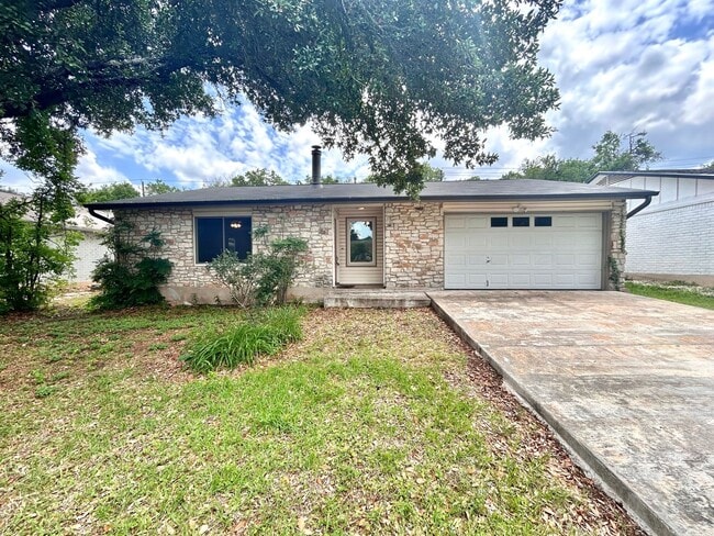 Building Photo - 3305 Oak Alley