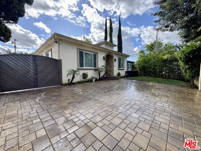 Photo - 6234 Carpenter Ave