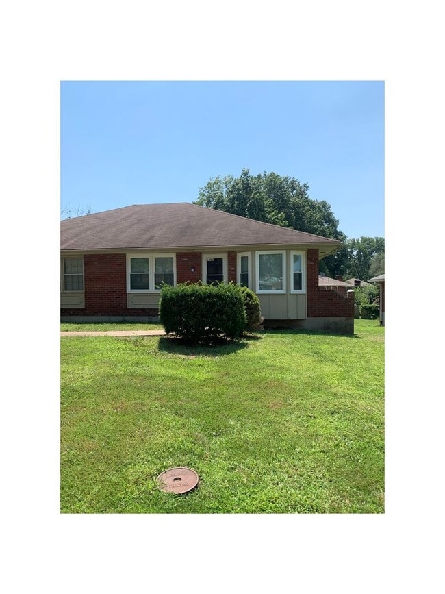 Building Photo - 3 BEDROOM IN BLUE SPRINGS!!! Rental