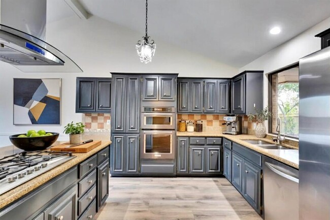 Photo - 2120 Wychwood Dr