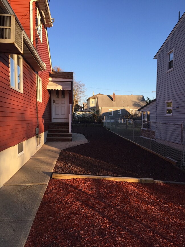 Entrance with foyer - 76 Boiling Springs Ave Unit # 2