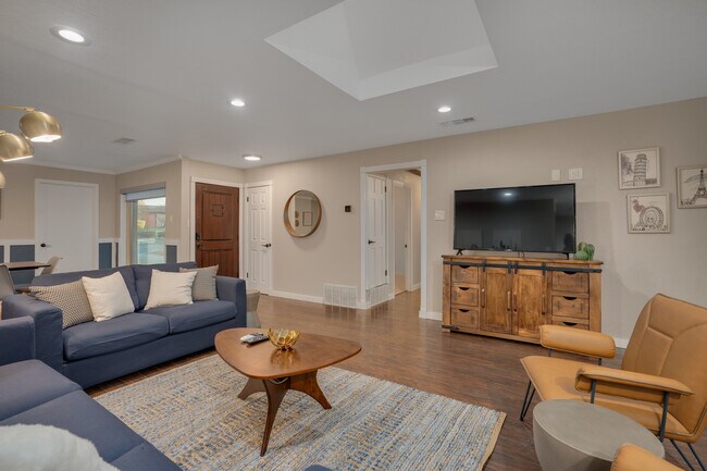 Photo - 7809 Claremont Dr