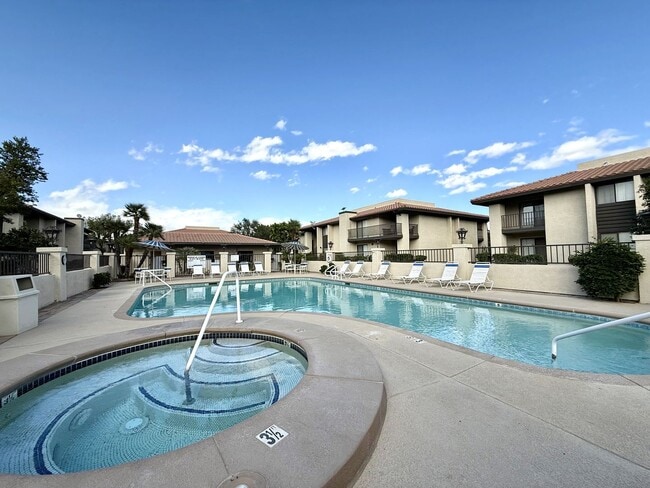 Building Photo - AVAILABLE NOW!! Upstairs 2 Bedroom 2 Bathroom Condo in Cathedral City!! Unit 2912