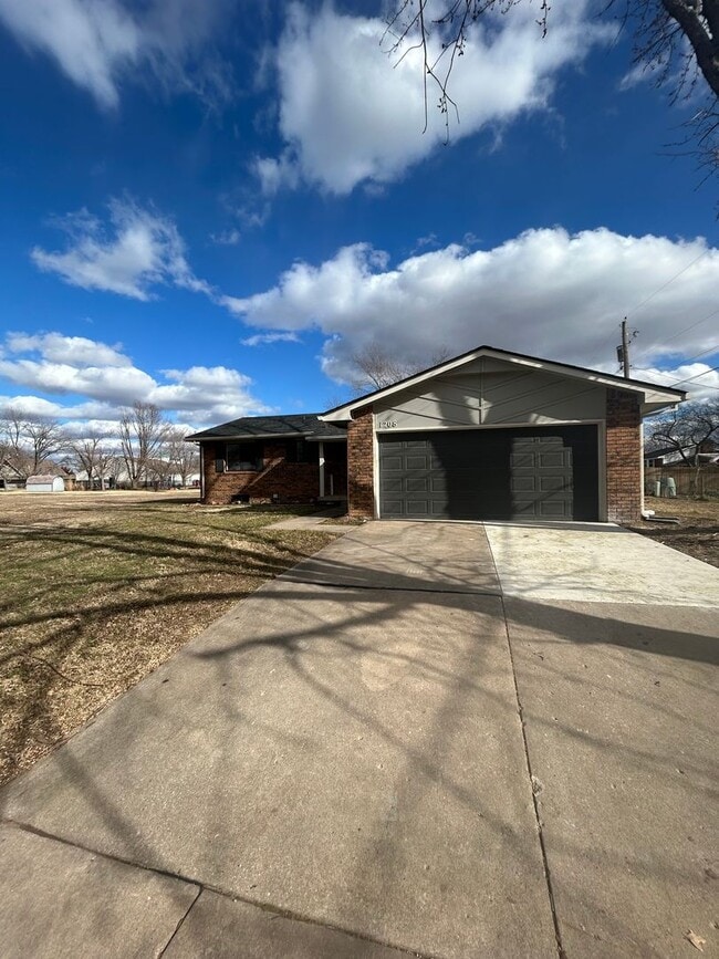 Building Photo - 1208 N Brunswick Ln