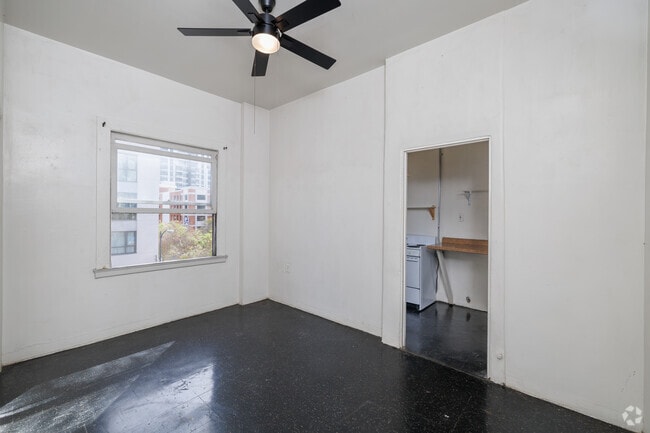Studio - 700SF