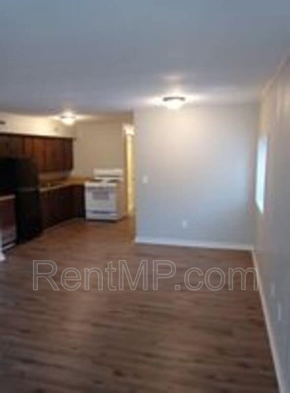 Photo - 1021 E Broadway St