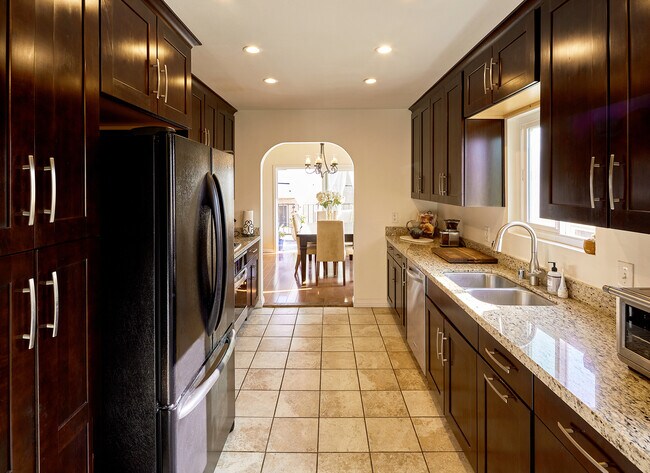 Building Photo - 817 10th St Unit 206