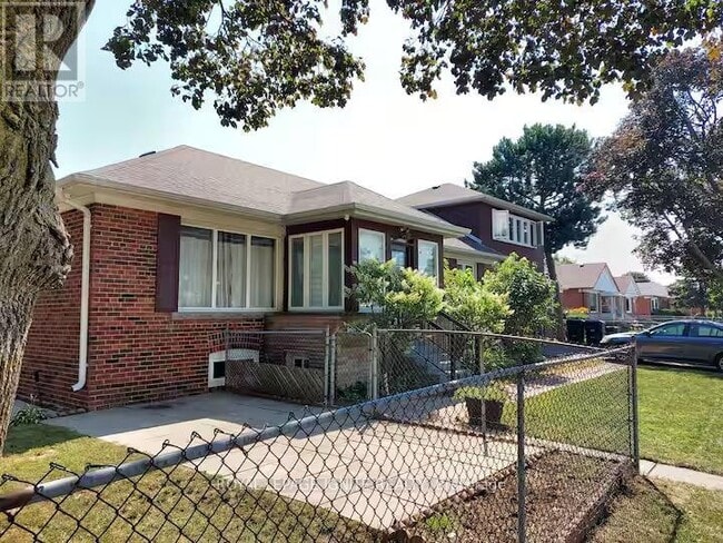 Photo - 2 Waringstown Dr