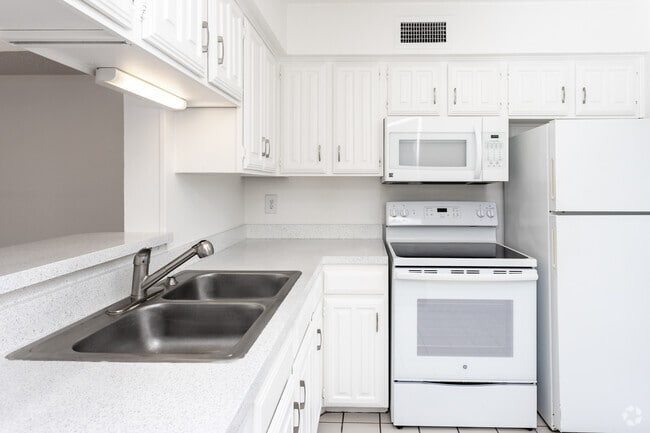 1BR,1.5BA-962SF - Hidden Bend Townhomes