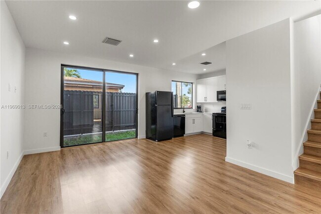 Photo - 400 SW 1st St