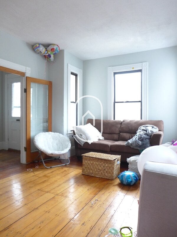 Photo - 35 Saunders St