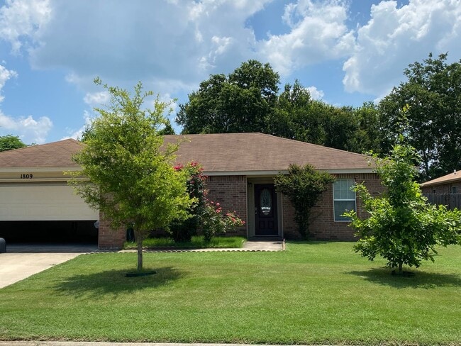 Building Photo - 1809 Liberty Hill Dr