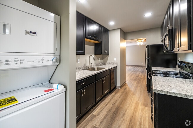 2BR, 2BA - 1,000SF - Kitchen