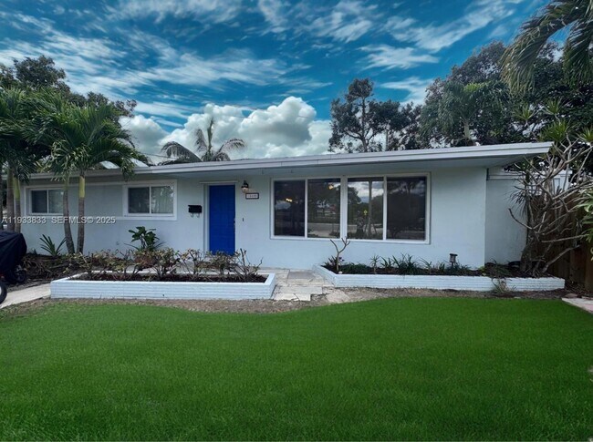 Building Photo - 18600 SW 97th Ave