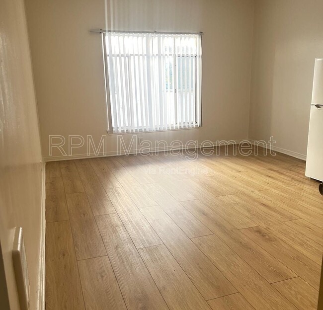 Building Photo - 619 Normandie Ave Unit 18