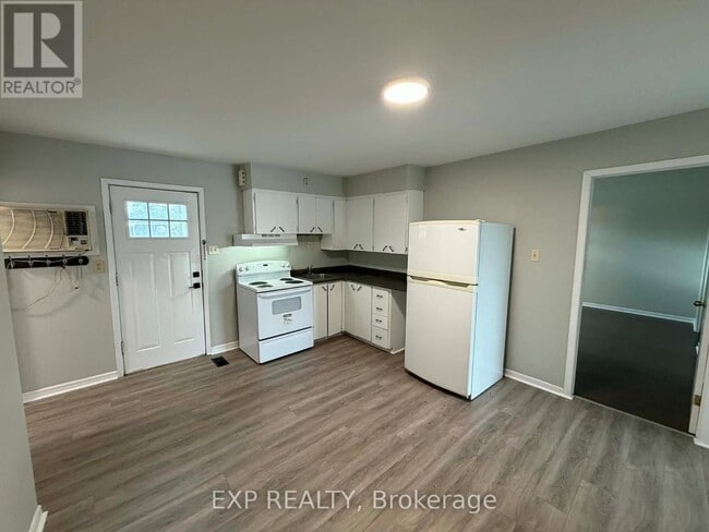 Photo - 1504 Stittsville Main St