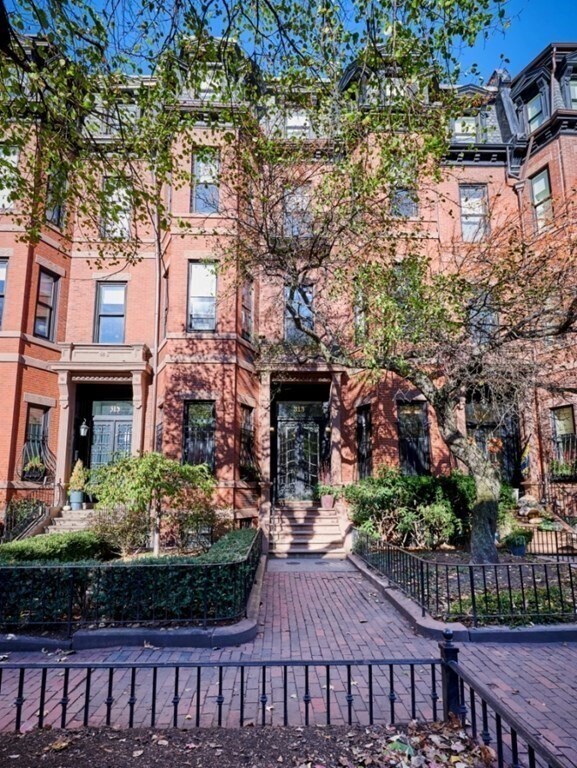 Photo - 313 Marlborough St Unit 2