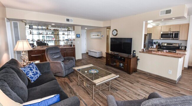 Photo - 1770 Avenida del Mundo Unidad 410