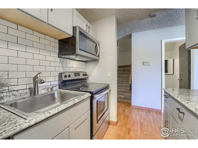 Kitchen - 3035 Oneal Pkwy Unit T37