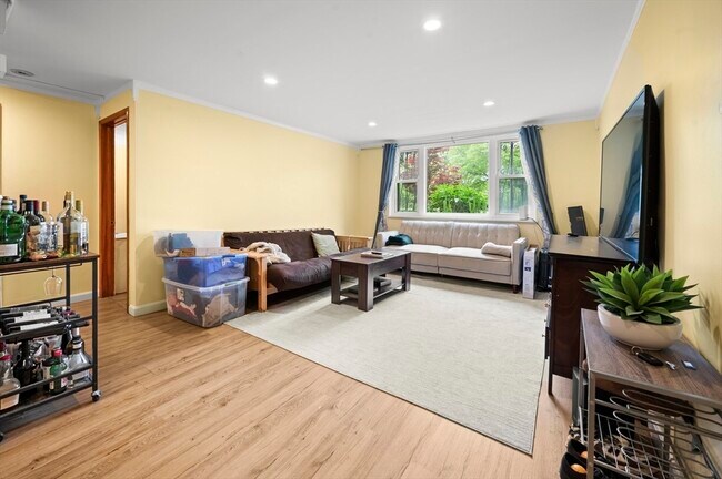 Building Photo - 70 Jamaicaway Rental
