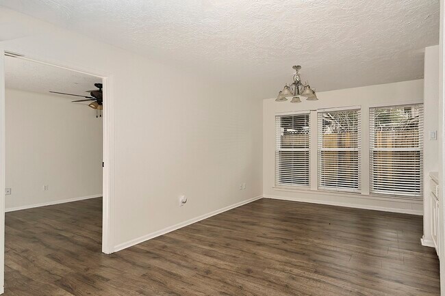 Photo - 30 Berryfrost Ln