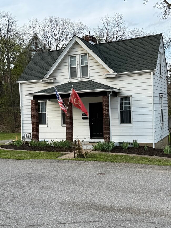 Photo - 635 Roseland Ave