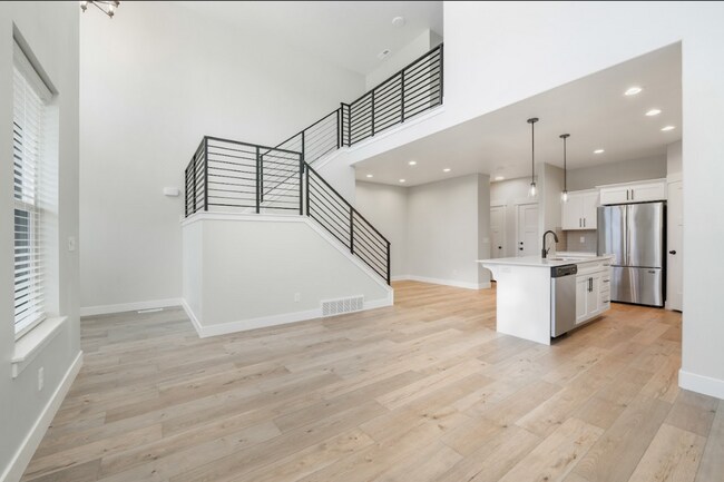 Photo - Pet-Friendly End-Unit Townhome in Lehi.