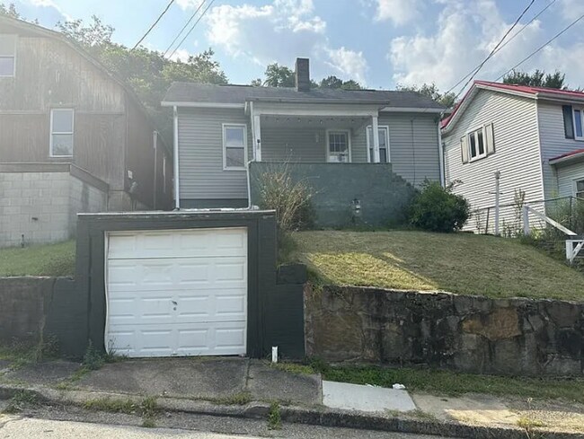 Building Photo - Charming 3BR/2BA Home in Heart of Jeannette