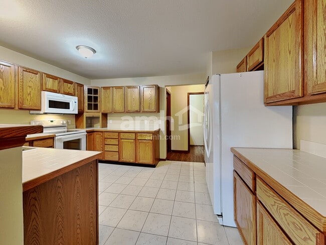 Photo - 2325 Hyacinth Rd