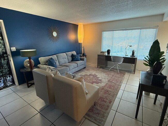 Photo - 4068 Oakcrest Dr Apartamentos