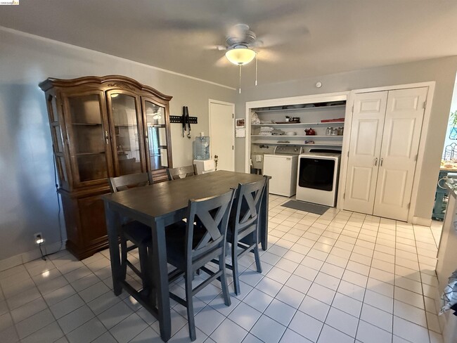 Photo - 1004 Almond St