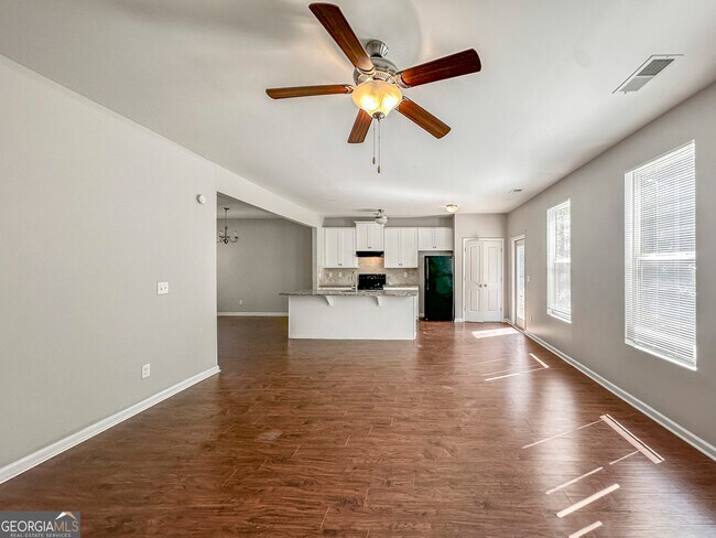 Photo - 134 Daisy Cir