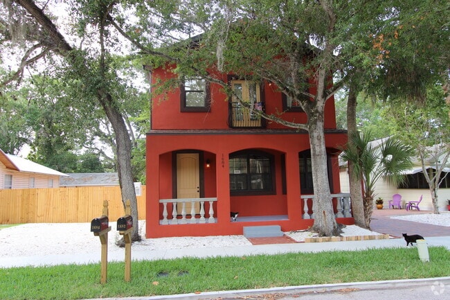 Building Photo - 1682 9th St Rental