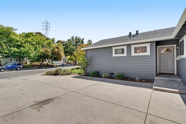 Photo - 662 McCarty Ave