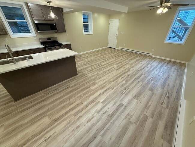 Photo - 2537-39 N. Weil St. Unidad 2539 N. Weil St. - Lower