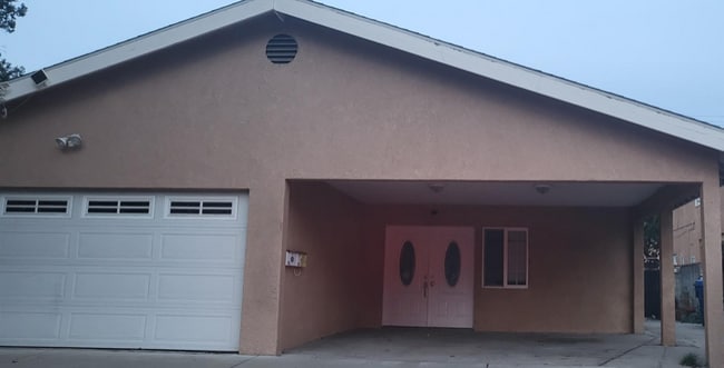 Building Photo - 4786 Topanga Canyon Blvd Rental