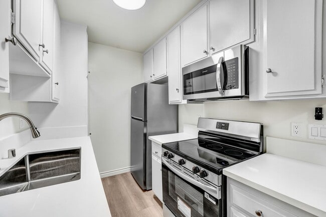 Building Photo - 824 Maple St