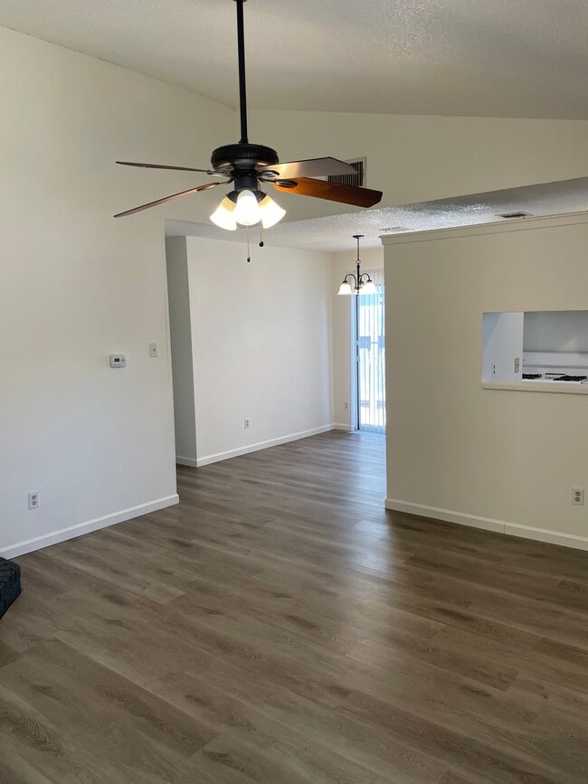 Open to Dining - 412 Greenlawn Blvd