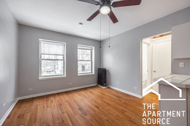 Building Photo - 4031 N Kenmore Ave Unit 203