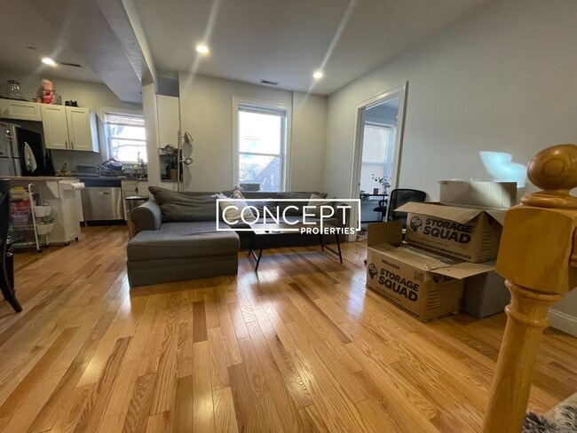 Photo - 721 Parker St