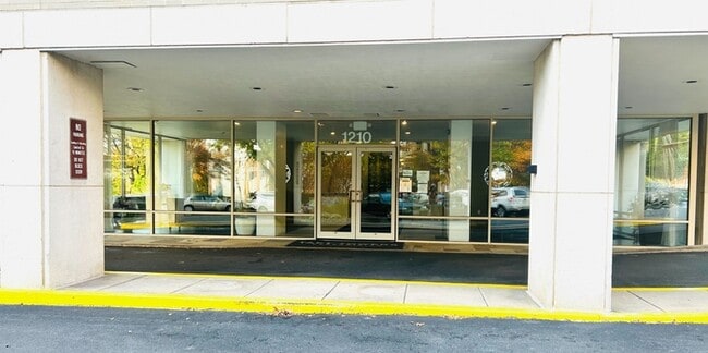 Photo - 1210 N Taft St