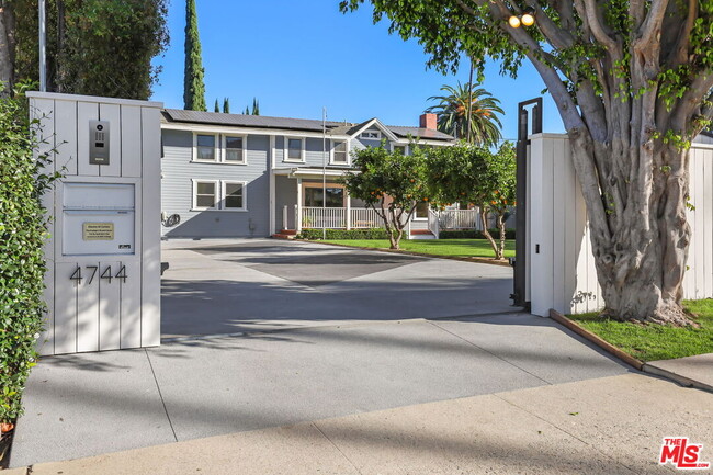 Photo - 4744 Haskell Ave