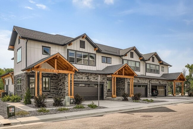 Building Photo - 2502 Colt Wy