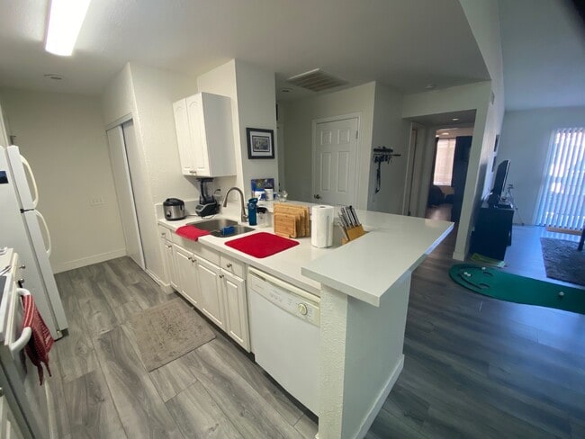 Photo - 2035 S Elm St Unit 244