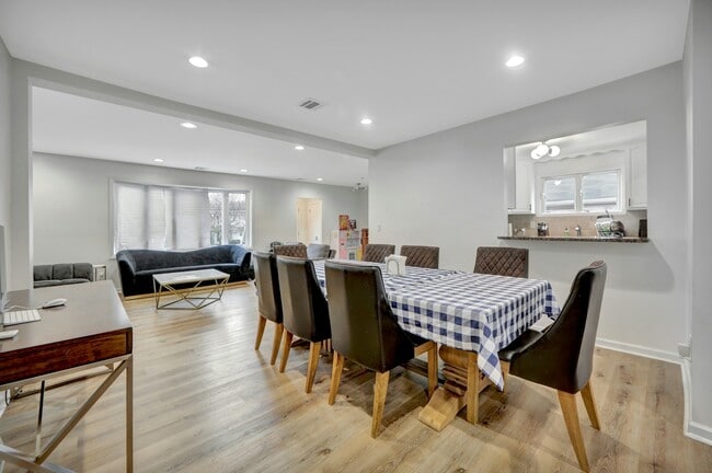 Photo - 167 Rockwood Pl