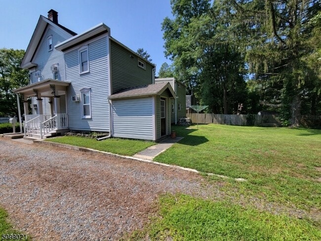 Photo - 131 4th St