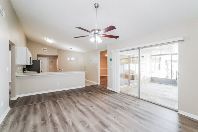 1352 Foxboro Dr